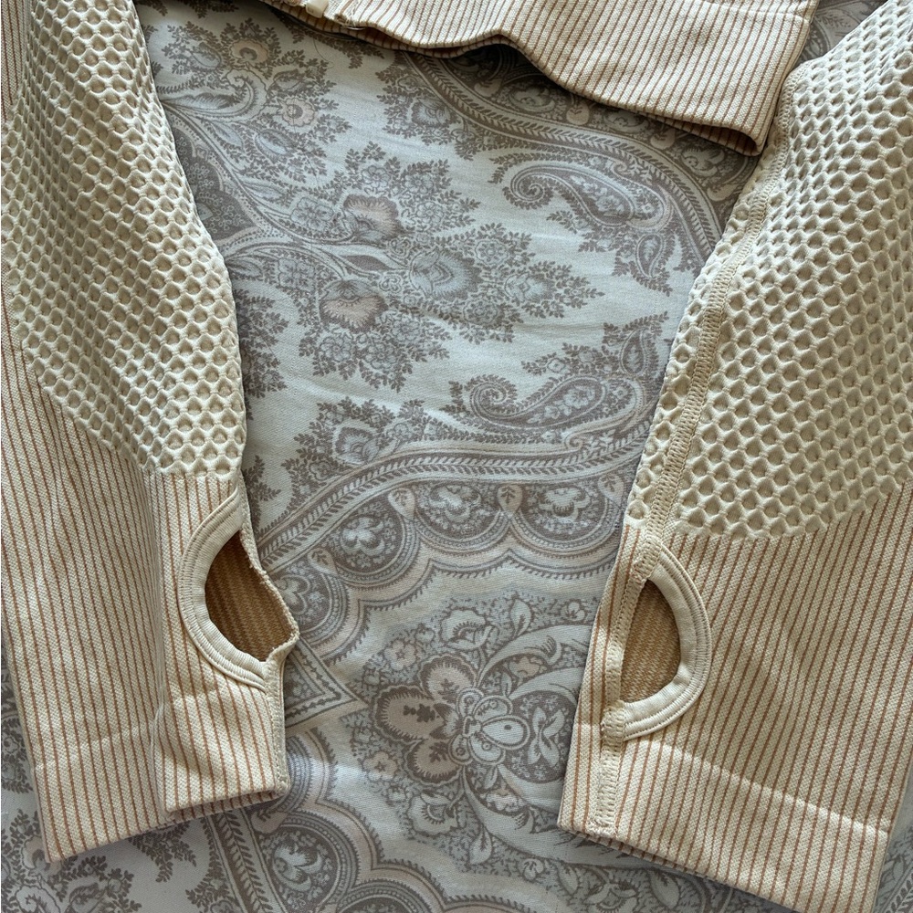 Cream Textured Cropped Jacket - Picture 6 of 6